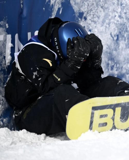 泪背后一只「紫色蝴蝶」的商业版图冰球突破22岁苏翊鸣：金牌与眼(图9)